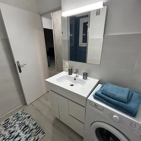 דירה Grand 4 Couchages Gare Routiere Et Train Station Plages Et Casino A Pied Nespresso Netflix Fast Wifi *