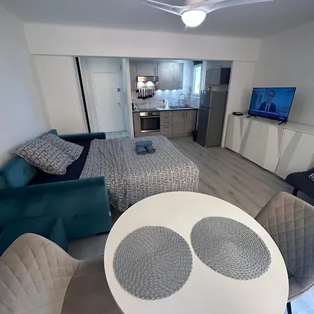 דירה Grand 4 Couchages Gare Routiere Et Train Station Plages Et Casino A Pied Nespresso Netflix Fast Wifi