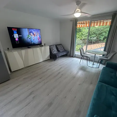 Grand 4 Couchages Gare Routiere Et Train Station Plages Et Casino A Pied Nespresso Netflix Fast Wifi