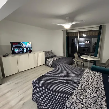 Grand 4 Couchages Gare Routiere Et Train Station Plages Et Casino A Pied Nespresso Netflix Fast Wifi דירה *