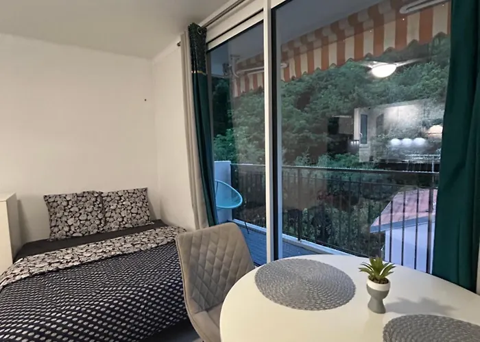 Grand 4 Couchages Gare Routiere Et Train Station Plages Et Casino A Pied Nespresso Netflix Fast Wifi *