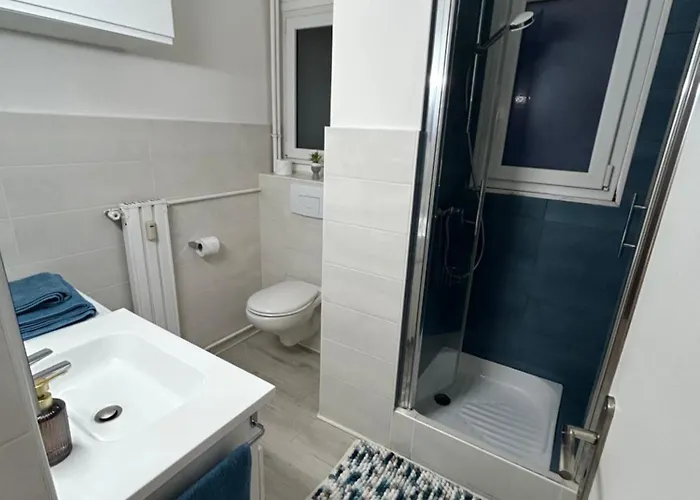 Grand 4 Couchages Gare Routiere Et Train Station Plages Et Casino A Pied Nespresso Netflix Fast Wifi Apartament Mentona