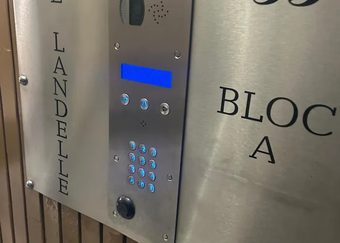 Grand 4 Couchages Gare Routiere Et Train Station Plages Et Casino A Pied Nespresso Netflix Fast Wifi Apartment *